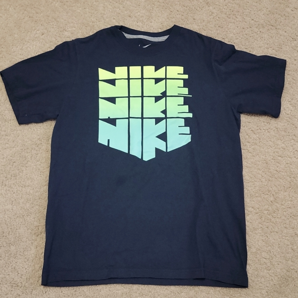 Boys nike tshirt